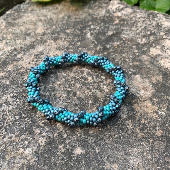 Aqua twist crocheted bracelet - Picture 2 of 4